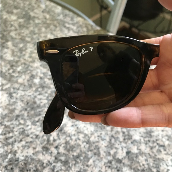 Beautiful Ray ban foldable sun glasses - Picture 3 of 3